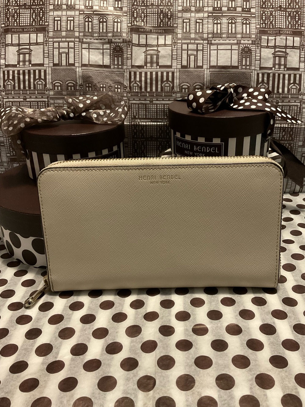 EUC Henri Bendel West 57th Continental Zip Around Wallet with Dust Bag